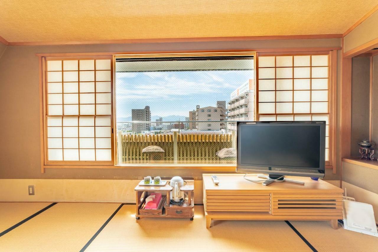Oyo Business Hotel Nishiura Йоккаити Экстерьер фото