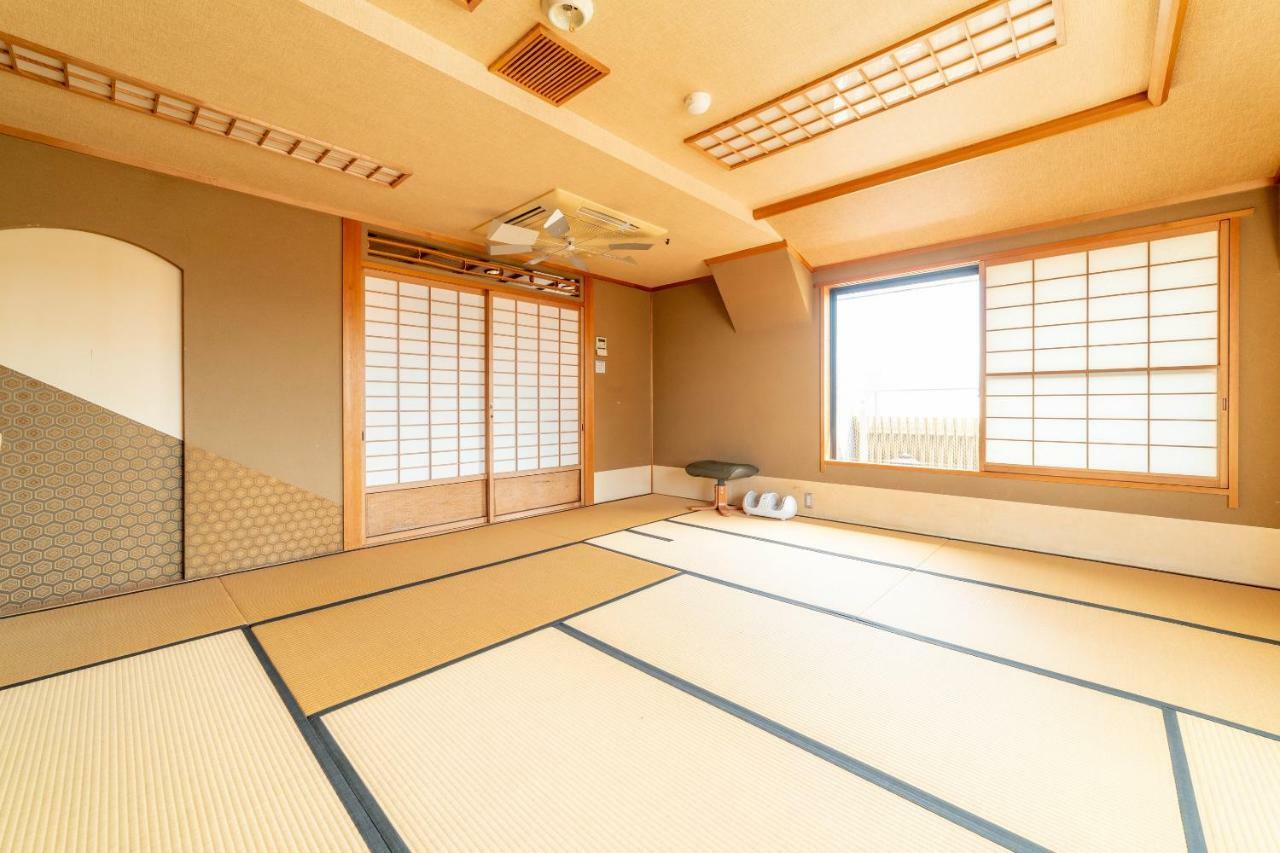 Oyo Business Hotel Nishiura Йоккаити Экстерьер фото